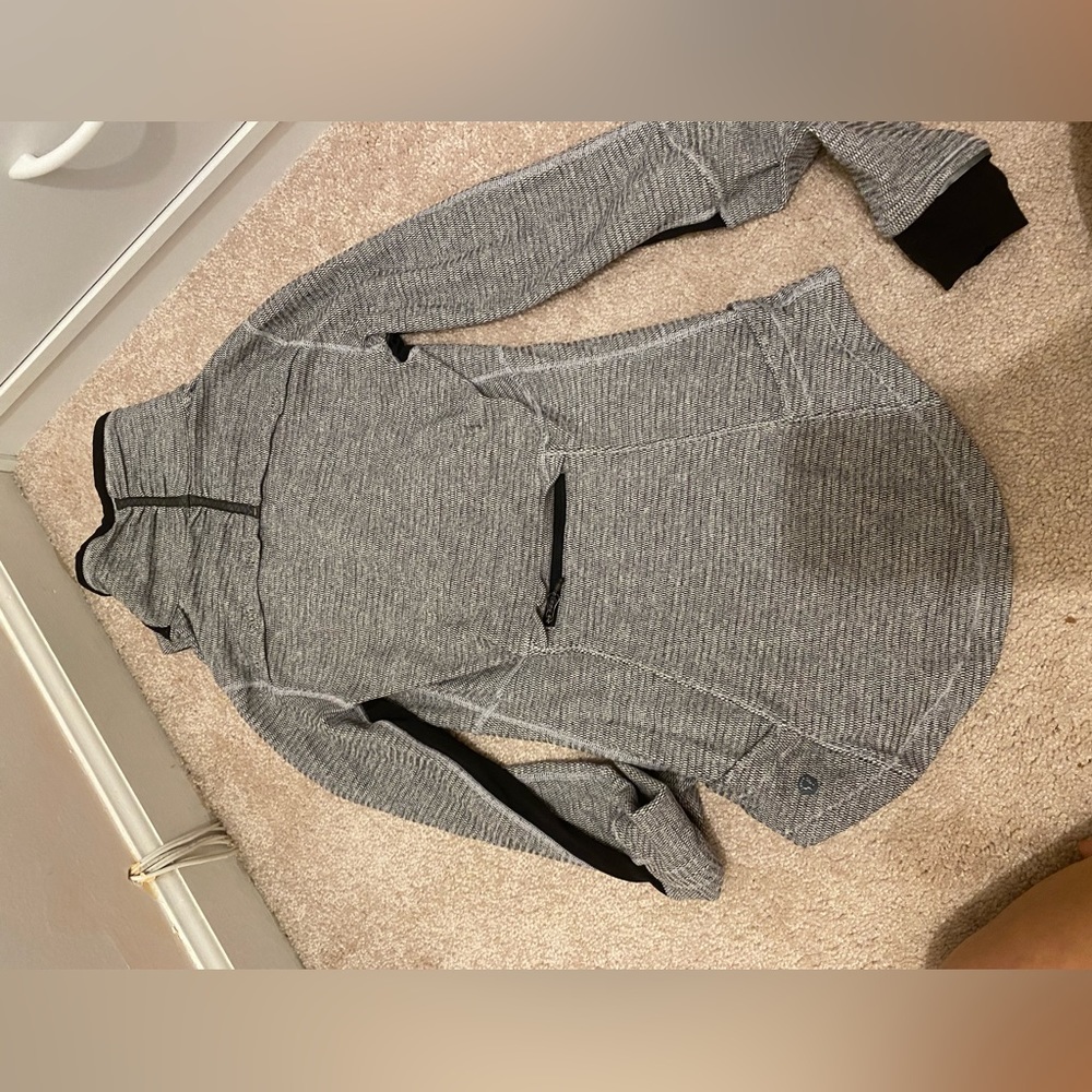 Lululemon - Picture 3 of 4
